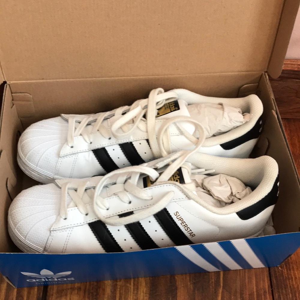 ADIDAS SUPERSTARS WOMENS SIZE 7 1/2